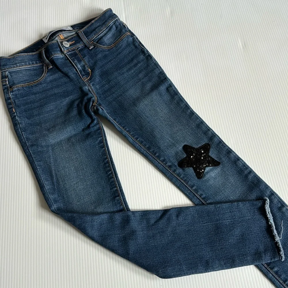 Old Navy Rockstar Jeggings with black sequins star patch. Girls size 10